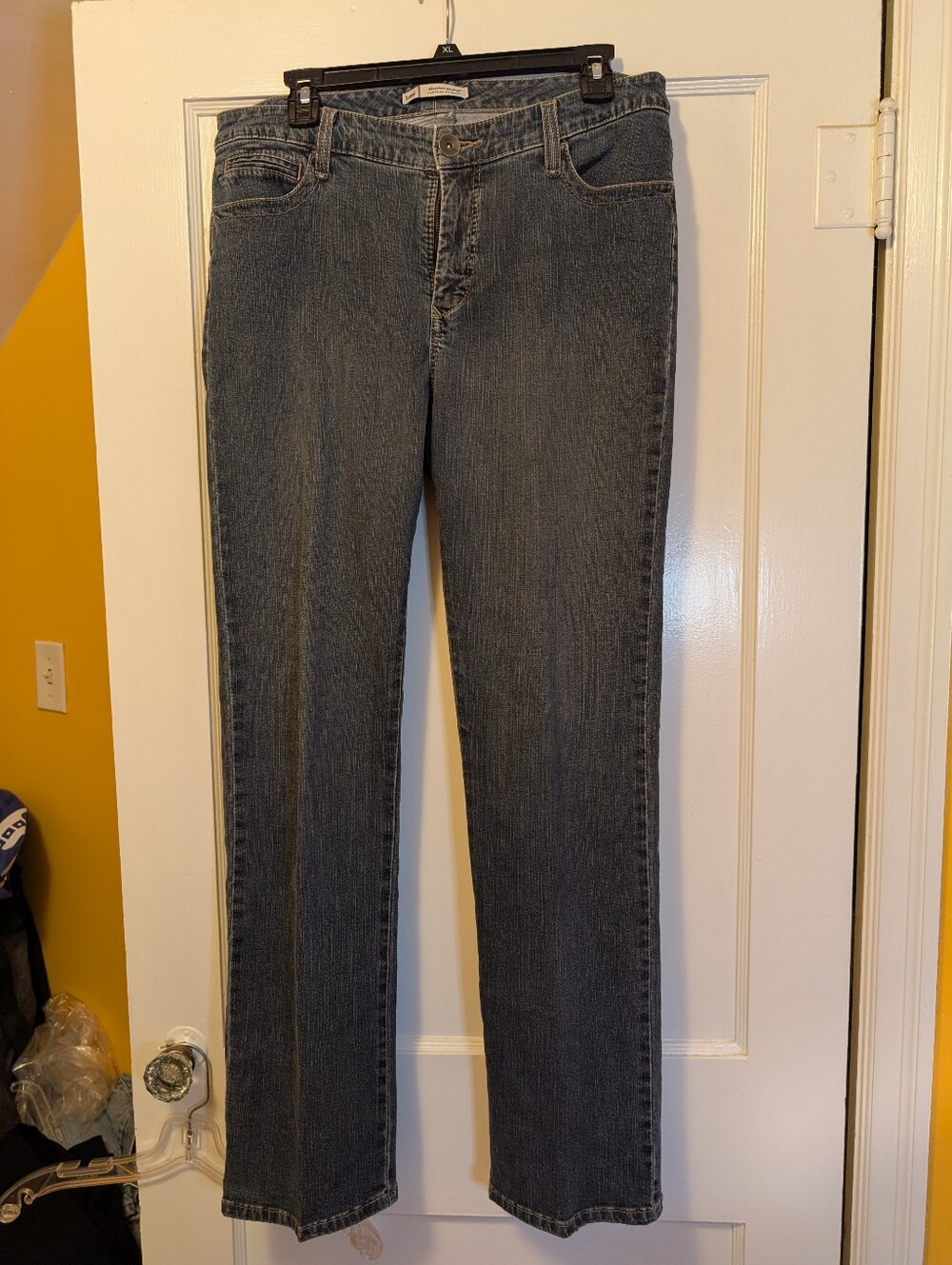Classic Women's Straight-Leg Jeans in Dark Gray